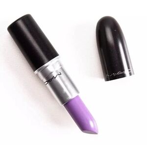 MAC amplified creme lipstick in Lured In 3g/0.1oz